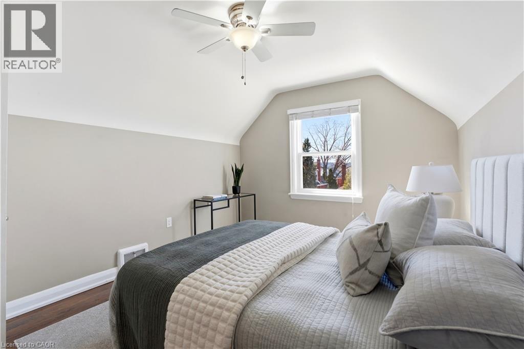 26 Isabel Avenue, Hamilton, ON - Indoor Photo Showing Bedroom