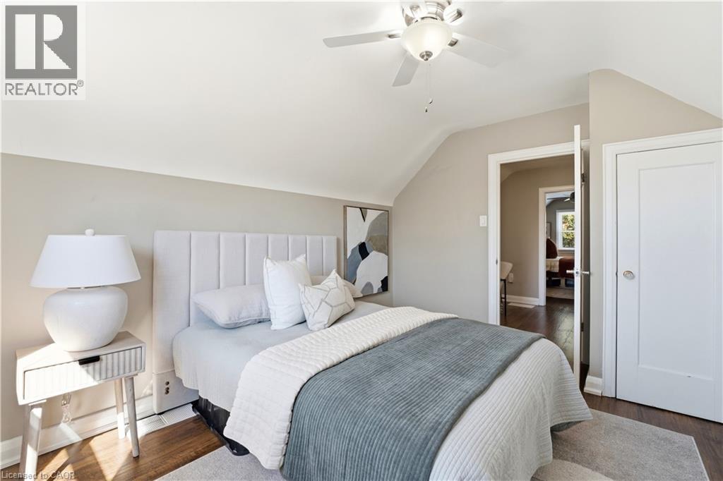 26 Isabel Avenue, Hamilton, ON - Indoor Photo Showing Bedroom