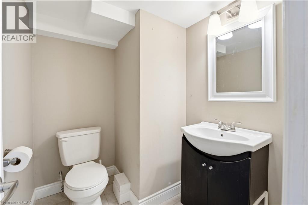 26 Isabel Avenue, Hamilton, ON - Indoor Photo Showing Bathroom