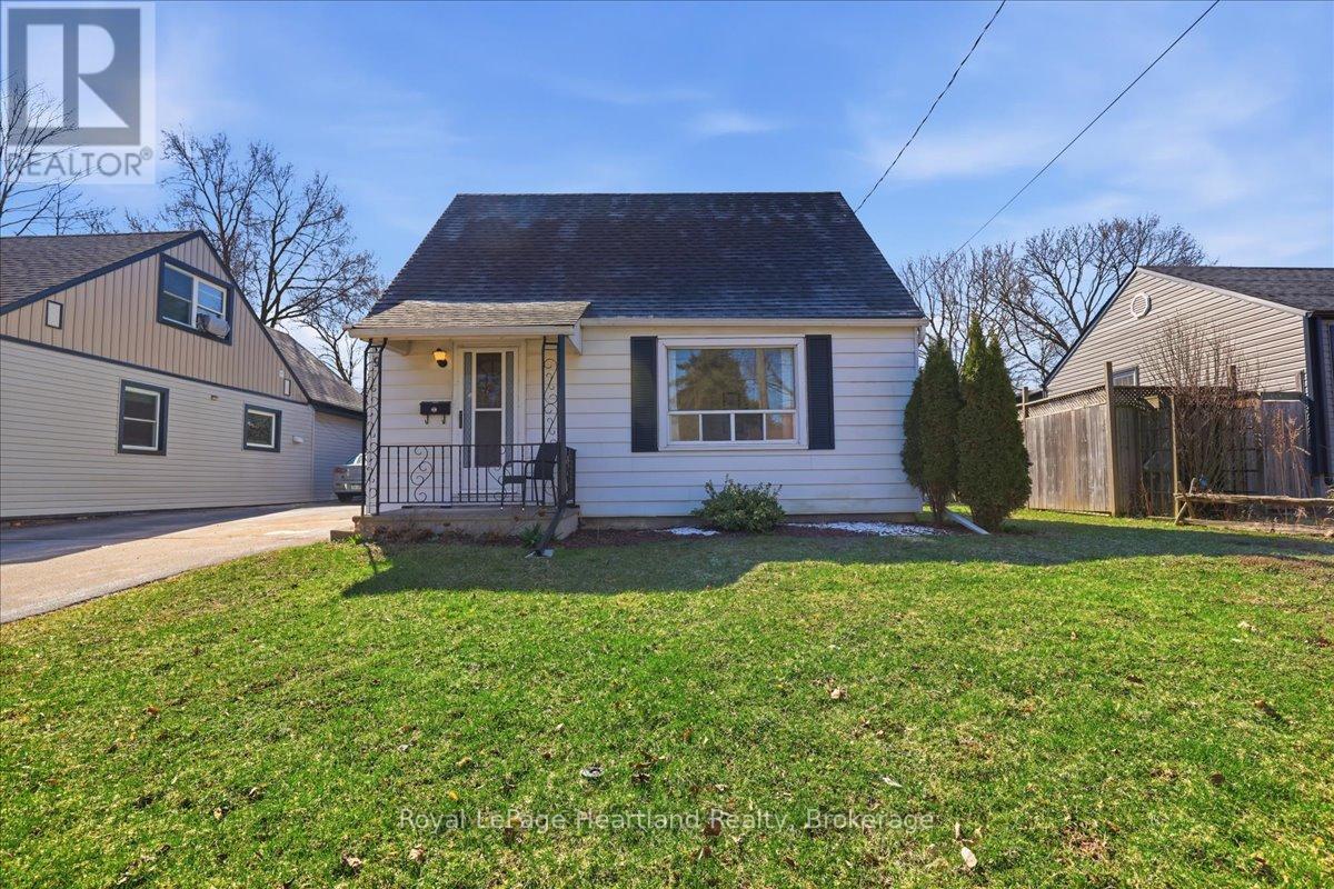 19 Perth Road, Kitchener, ON - Outdoor