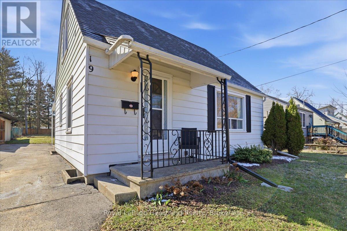 19 Perth Road, Kitchener, ON - Outdoor With Exterior