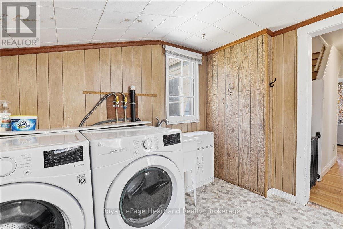19 Perth Road, Kitchener, ON - Indoor Photo Showing Laundry Room