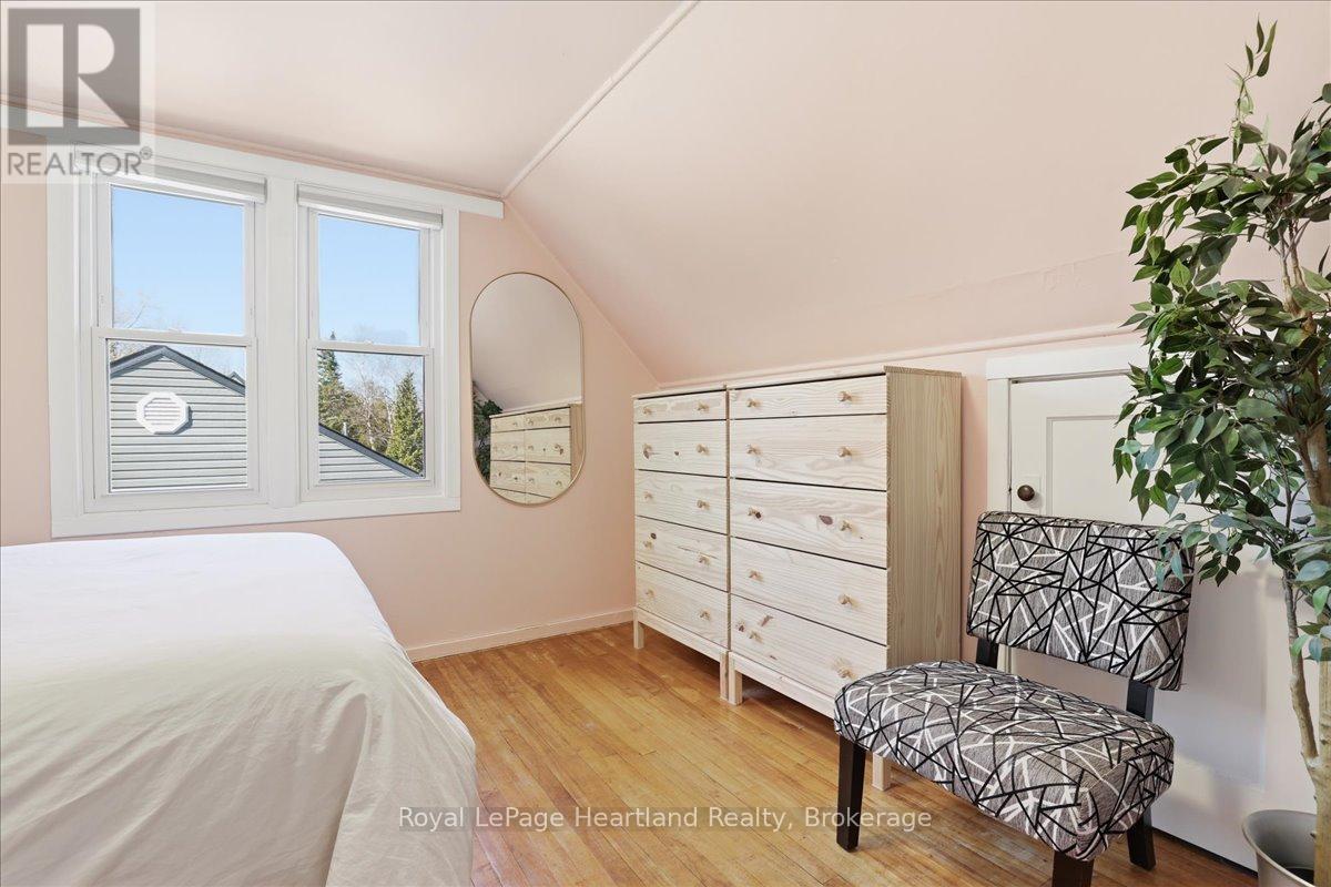 19 Perth Road, Kitchener, ON - Indoor Photo Showing Bedroom
