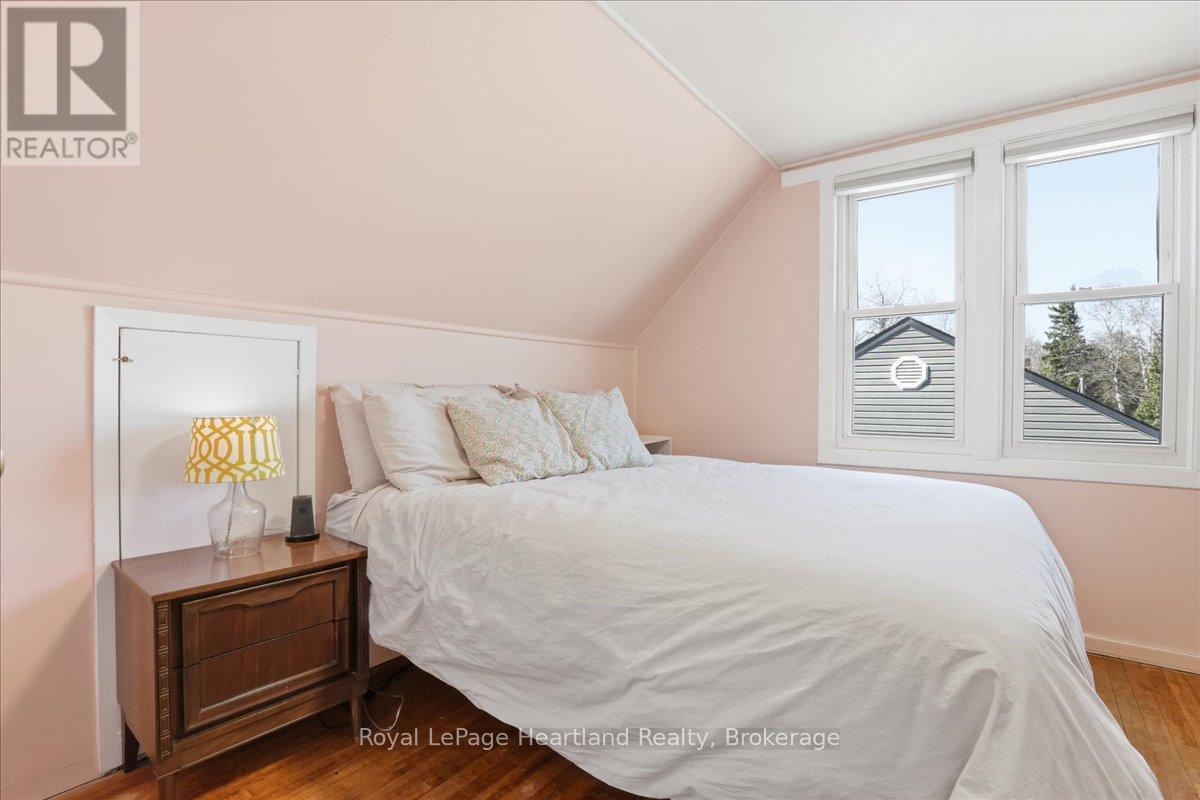 19 Perth Road, Kitchener, ON - Indoor Photo Showing Bedroom