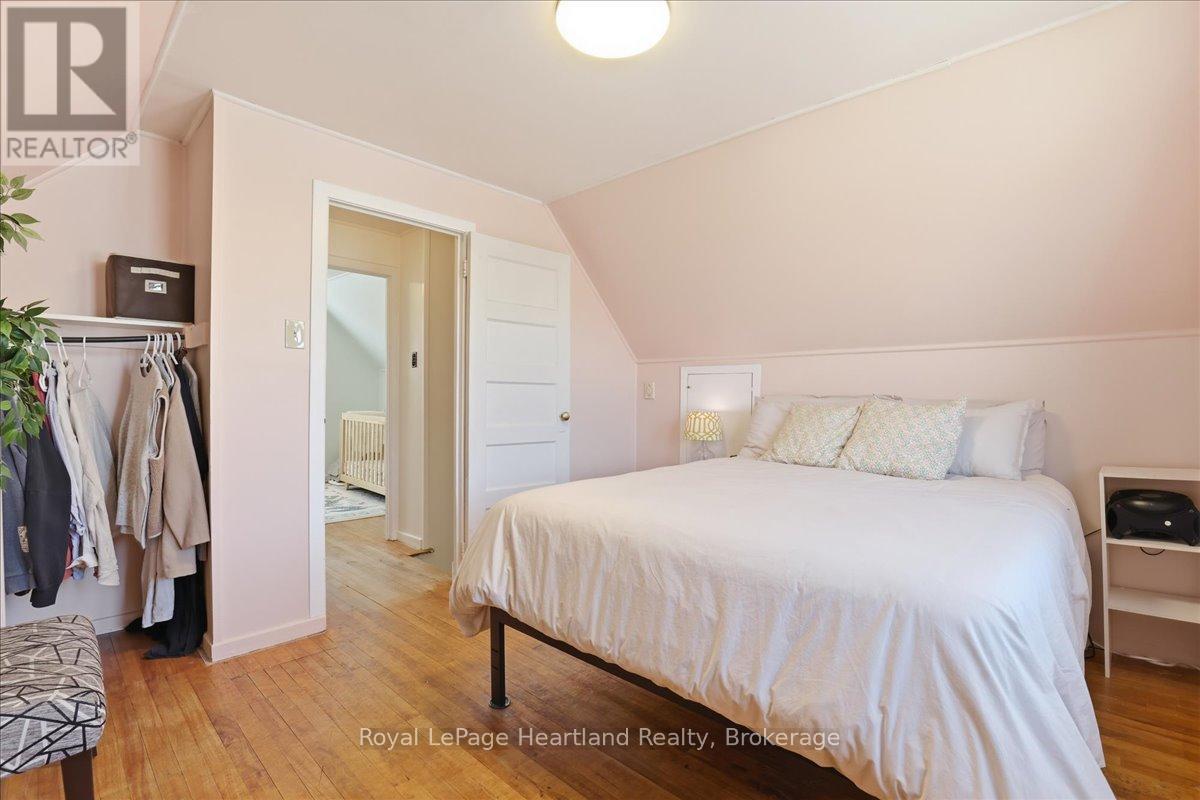 19 Perth Road, Kitchener, ON - Indoor Photo Showing Bedroom