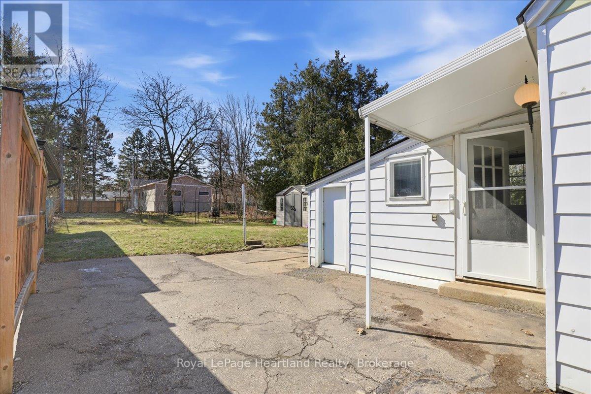 19 Perth Road, Kitchener, ON - Outdoor