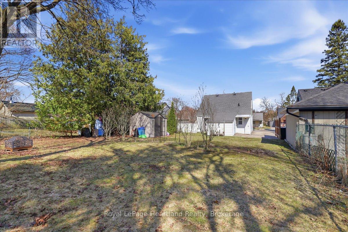 19 Perth Road, Kitchener, ON - Outdoor