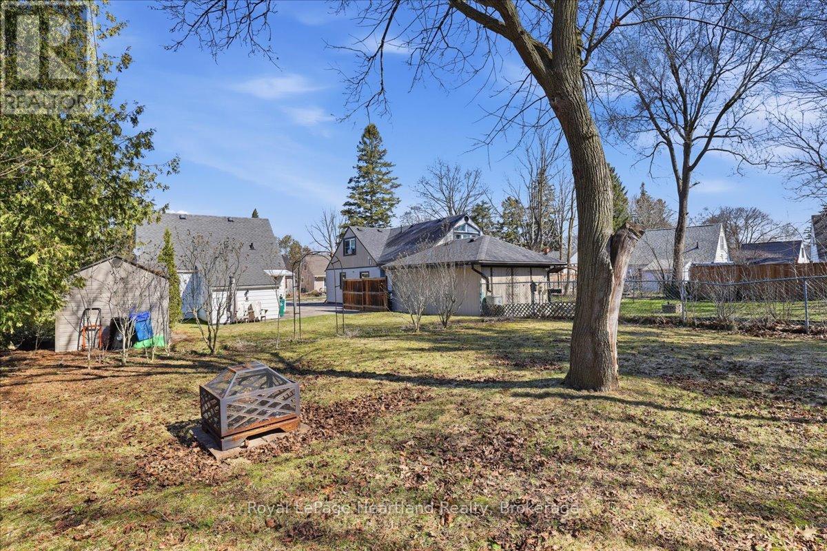 19 Perth Road, Kitchener, ON - Outdoor