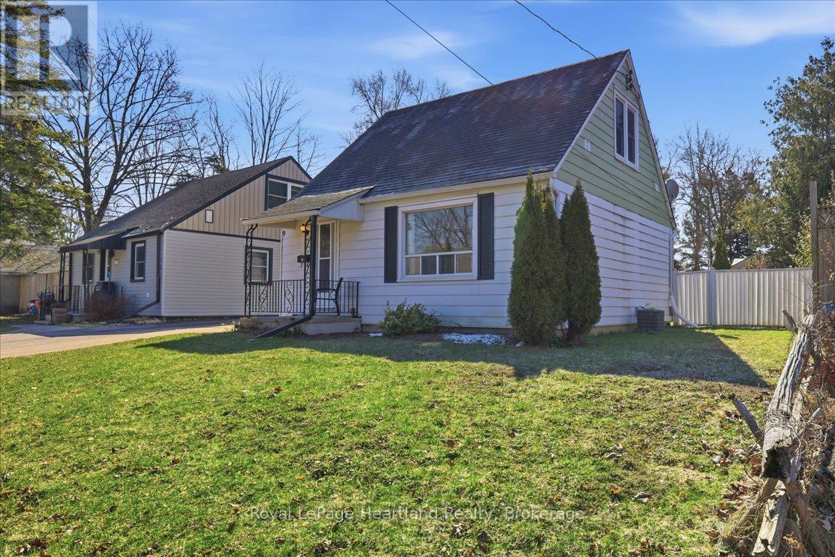 19 Perth Road, Kitchener, ON - Outdoor