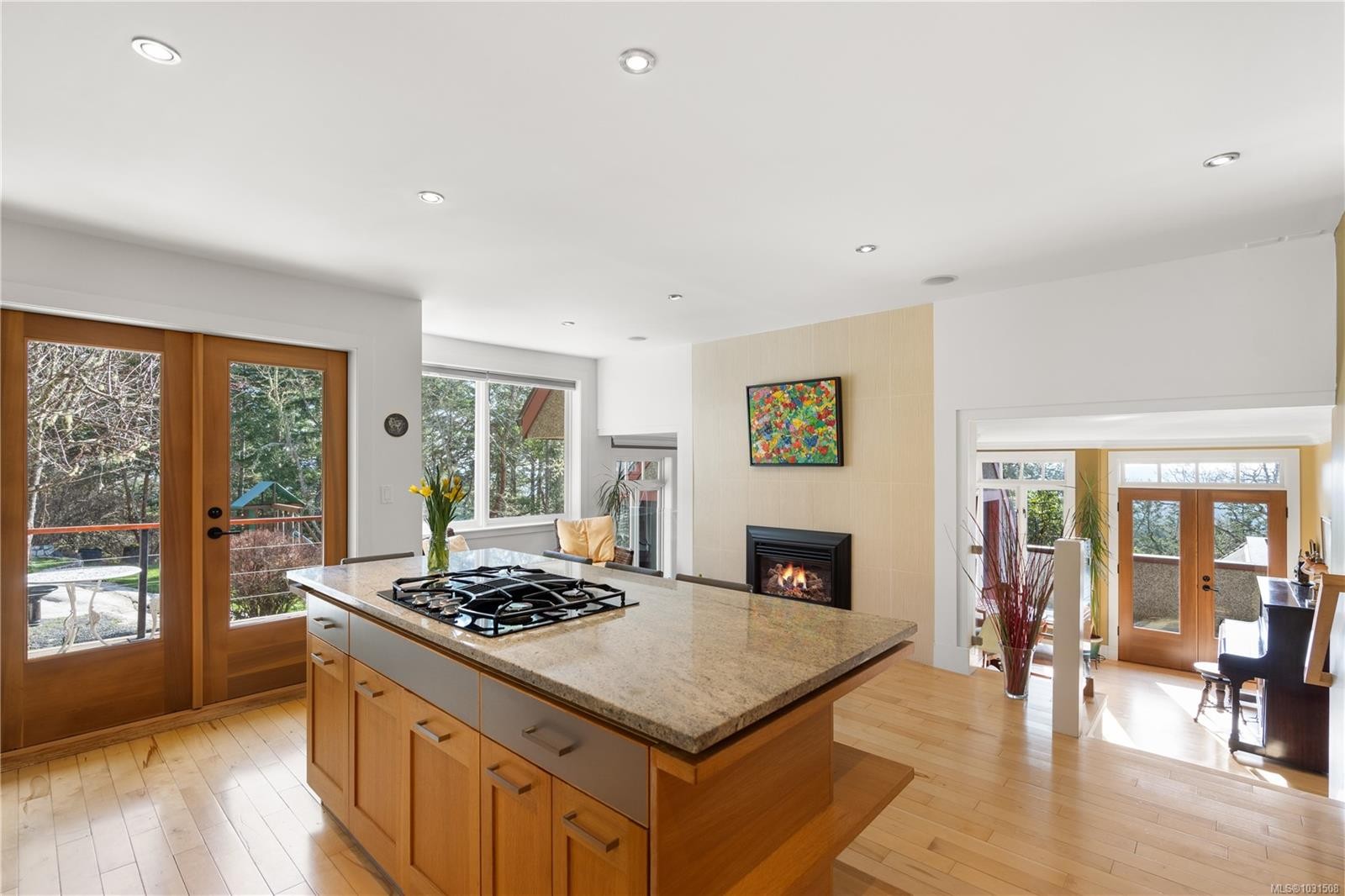 8242 Thomson Pl, Central Saanich, BC