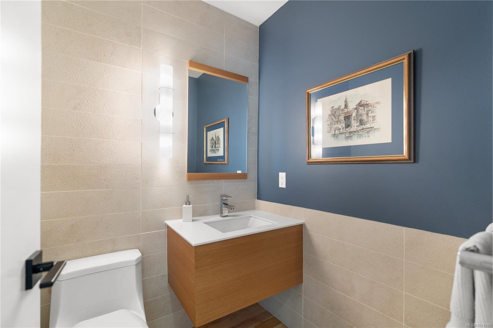 8242 Thomson Pl, Central Saanich, BC