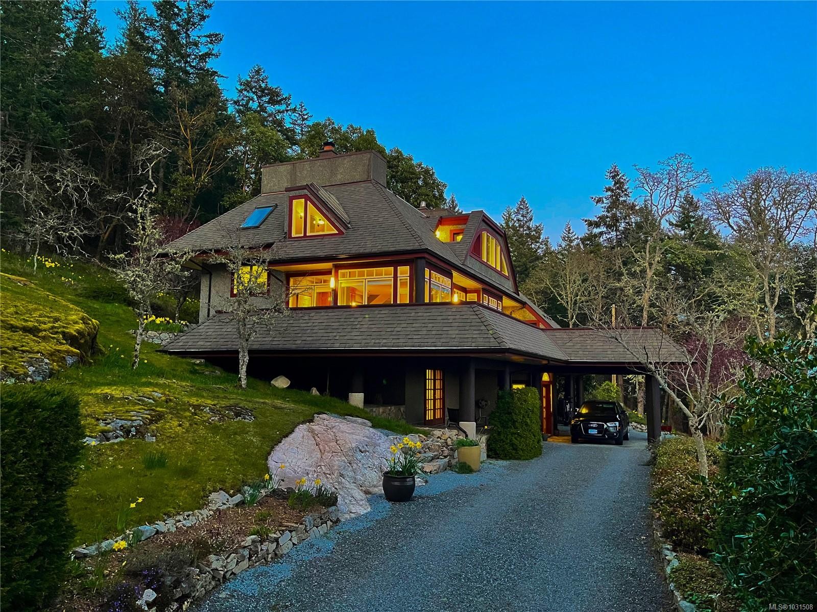 8242 Thomson Pl, Central Saanich, BC