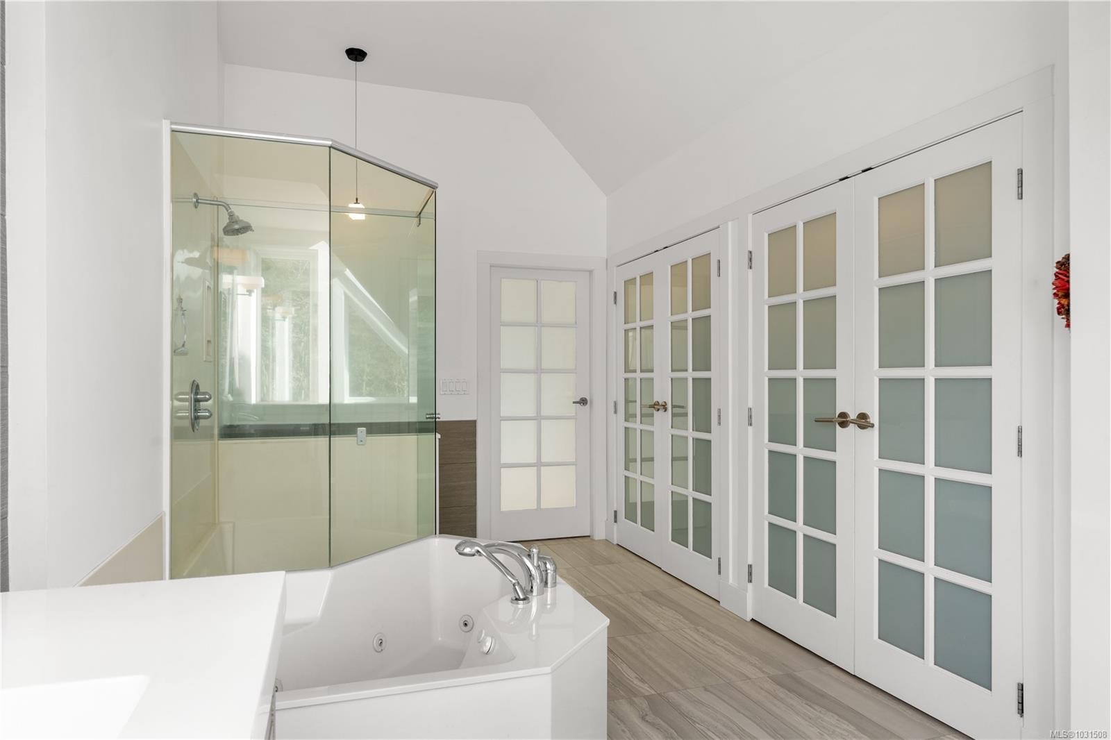 8242 Thomson Pl, Central Saanich, BC