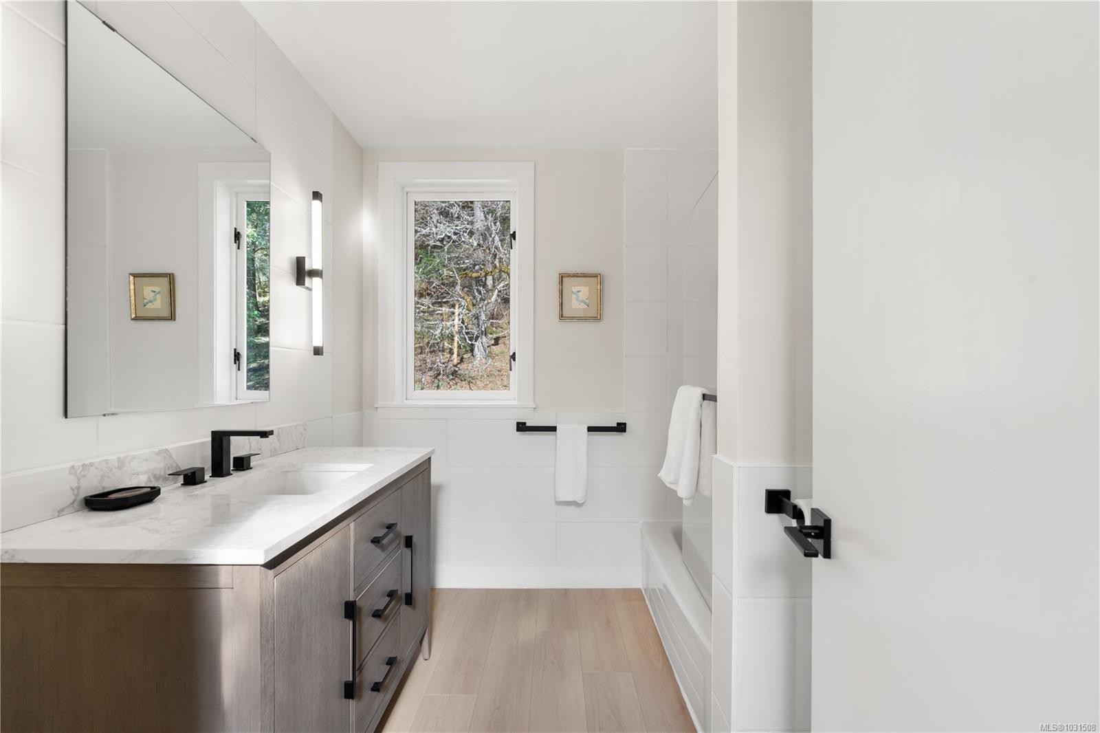 8242 Thomson Pl, Central Saanich, BC