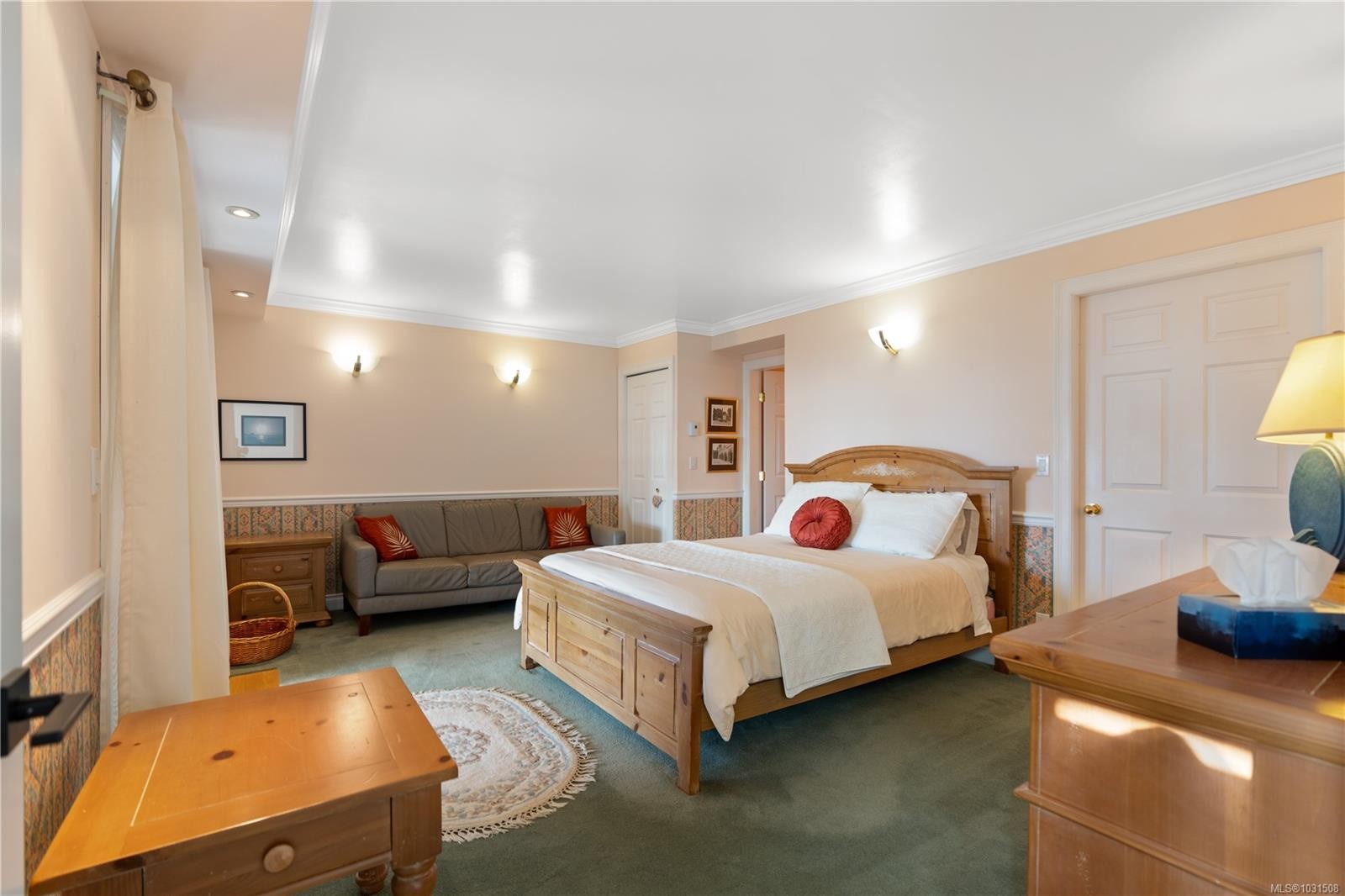 8242 Thomson Pl, Central Saanich, BC
