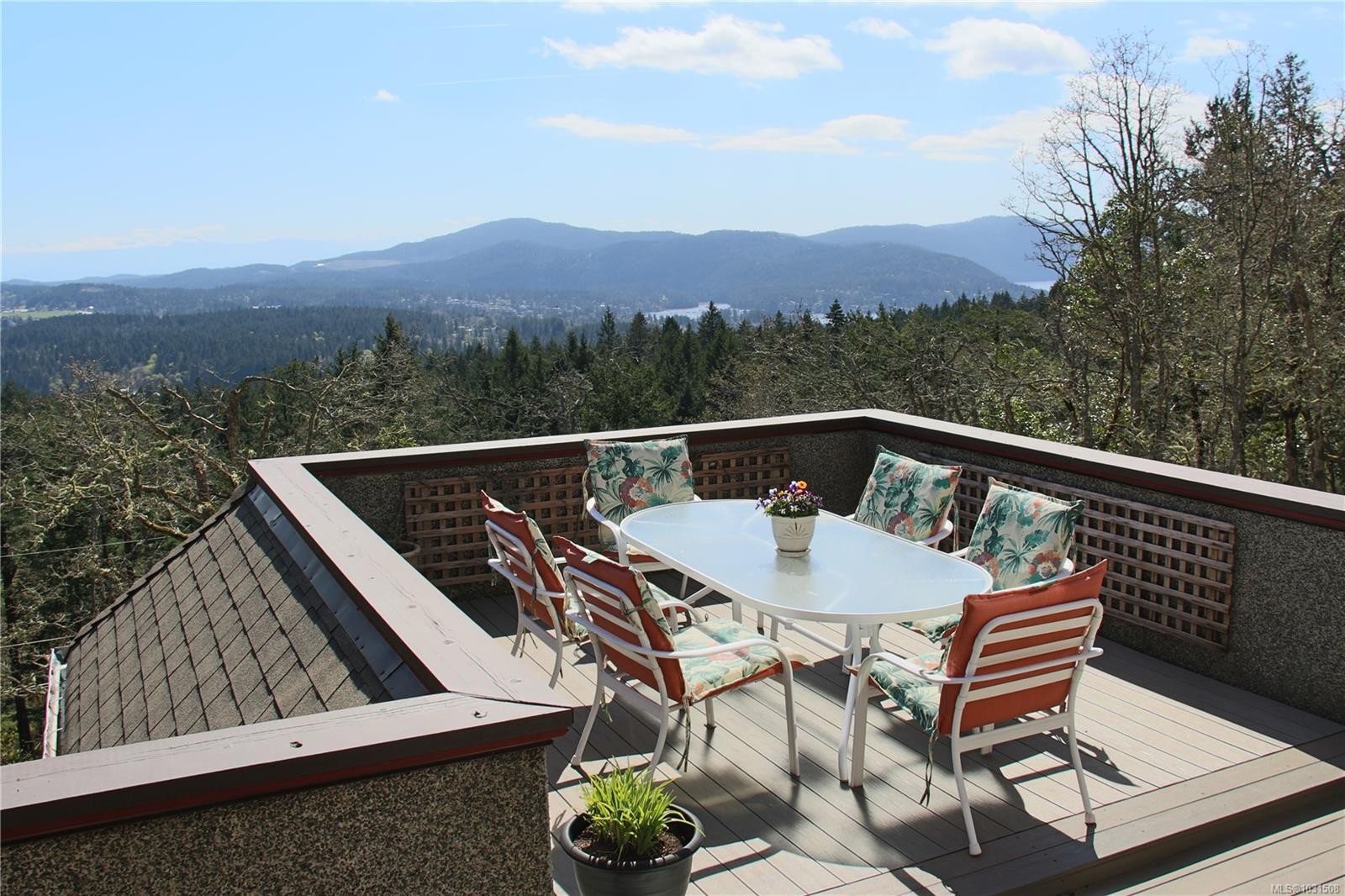 8242 Thomson Pl, Central Saanich, BC
