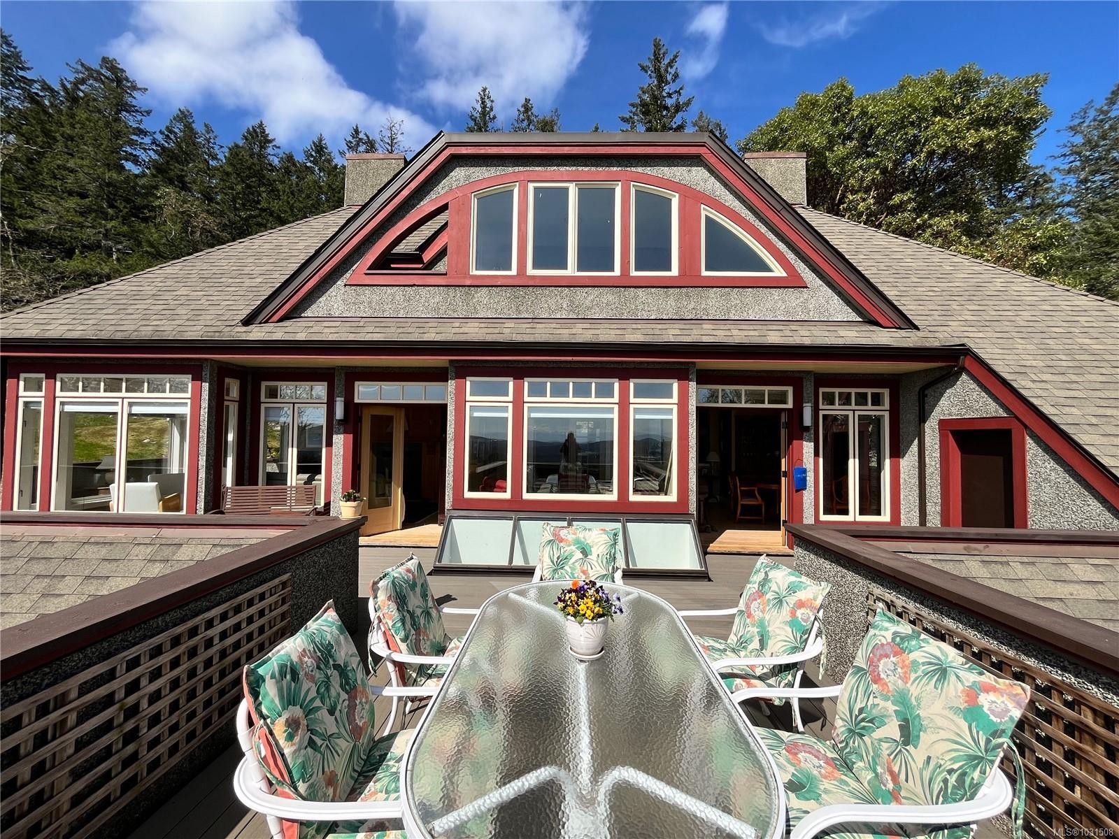 8242 Thomson Pl, Central Saanich, BC