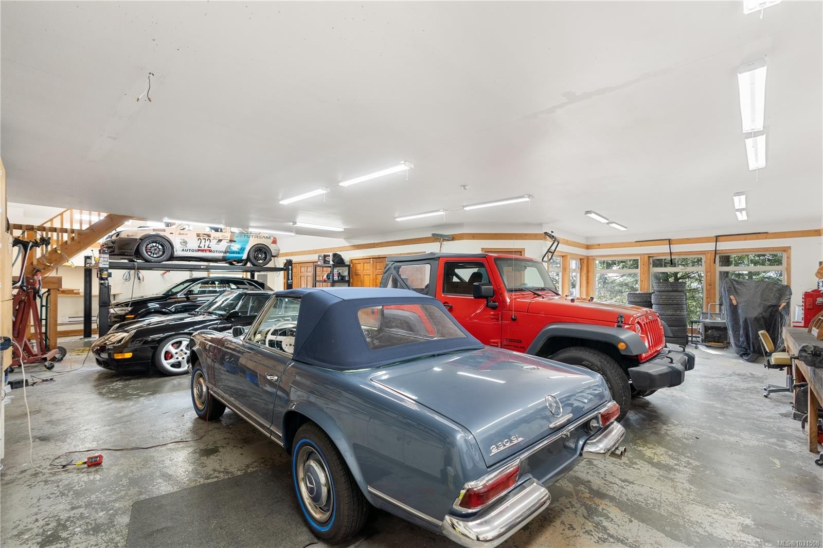8242 Thomson Pl, Central Saanich, BC
