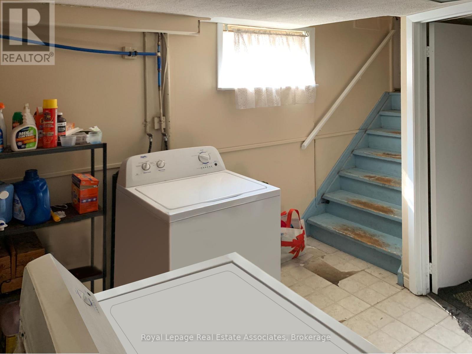 Laundry Room - 3498 Ashcroft Crescent, Mississauga, ON - Indoor Photo Showing Laundry Room