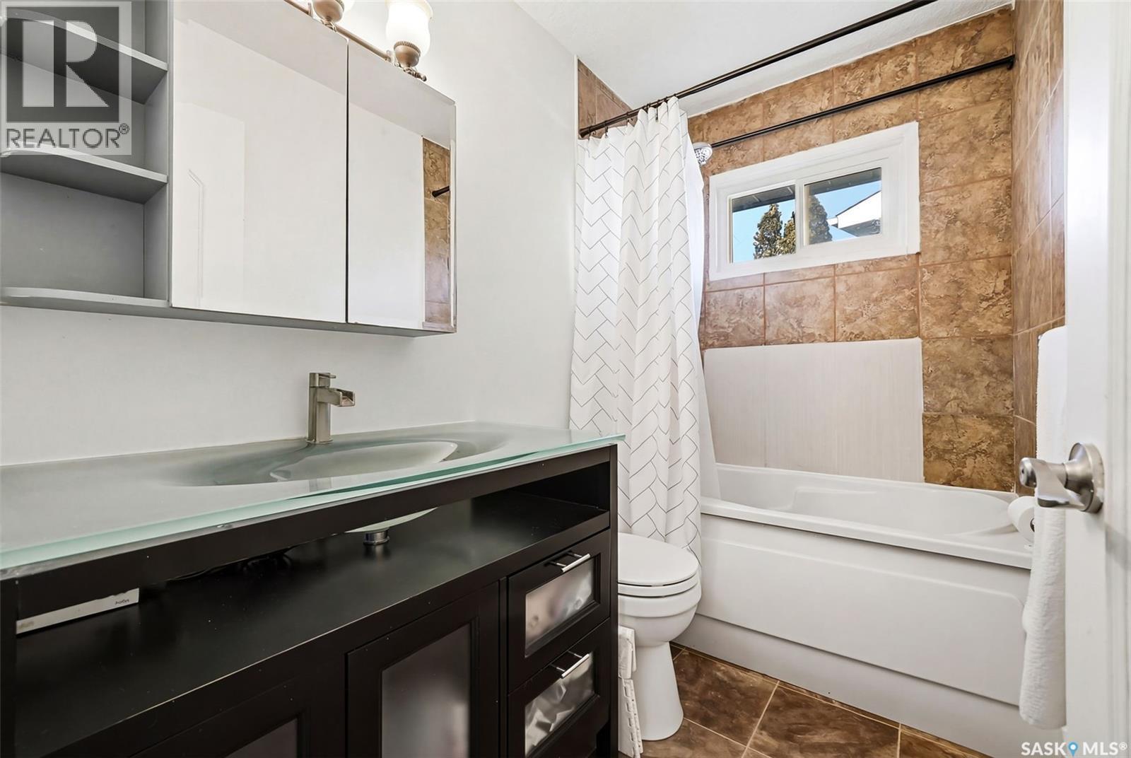 78 Straub Crescent, Regina, SK - Indoor Photo Showing Bathroom
