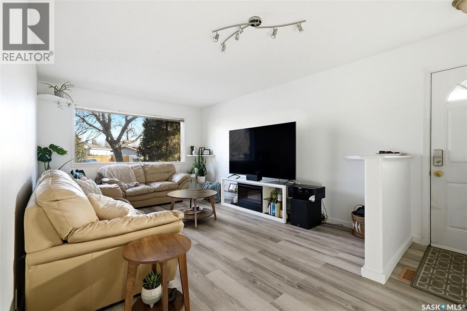 78 Straub Crescent, Regina, SK - Indoor Photo Showing Living Room