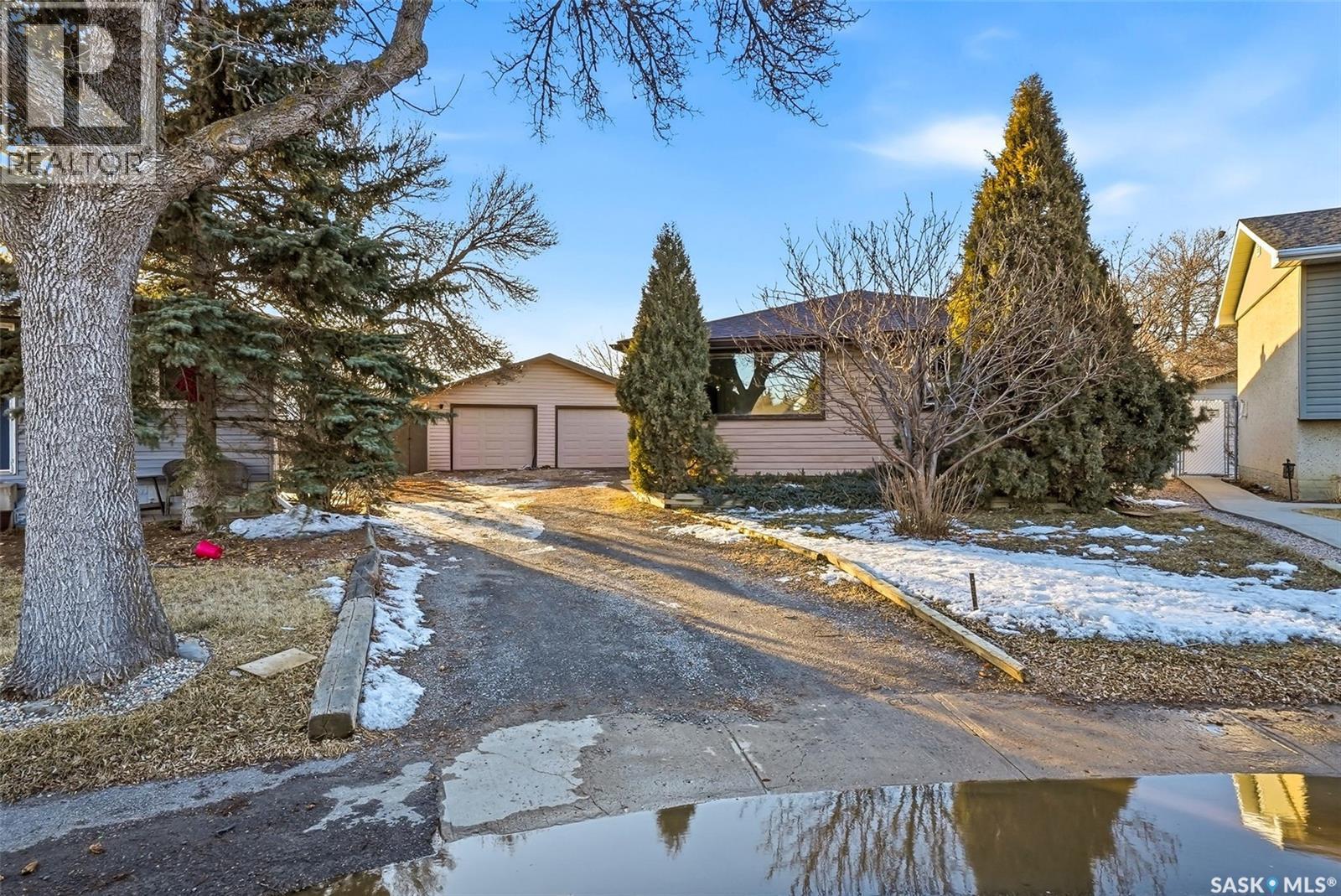 78 Straub Crescent, Regina, SK - Outdoor