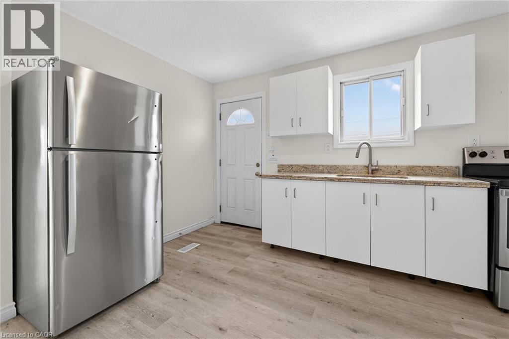 4049 Highway 6, Hamilton, ON - Indoor Photo Showing Kitchen