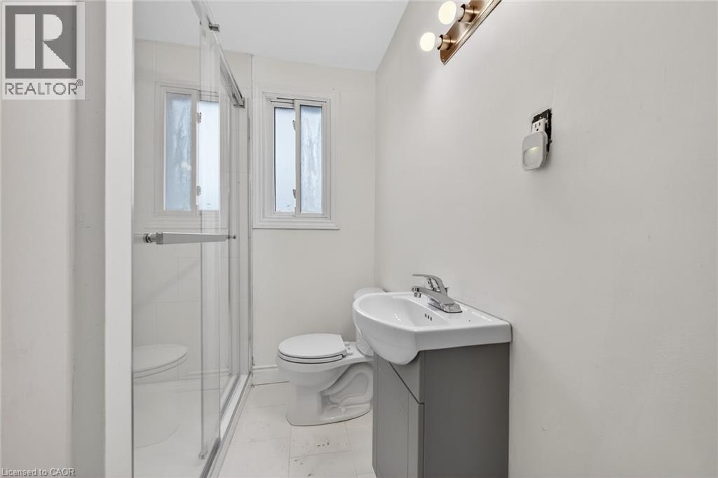 4049 Highway 6, Hamilton, ON - Indoor Photo Showing Bathroom