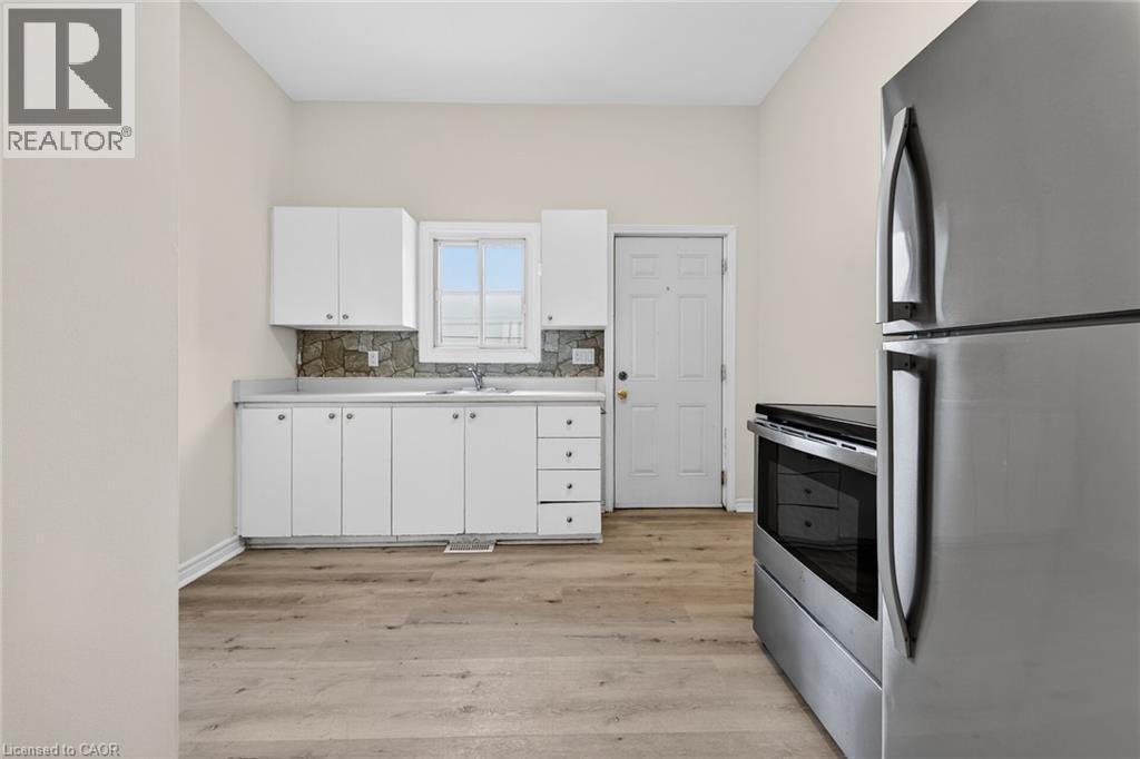 4049 Highway 6, Hamilton, ON - Indoor Photo Showing Kitchen