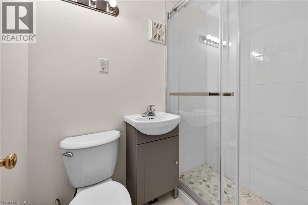4049 Highway 6, Hamilton, ON - Indoor Photo Showing Bathroom