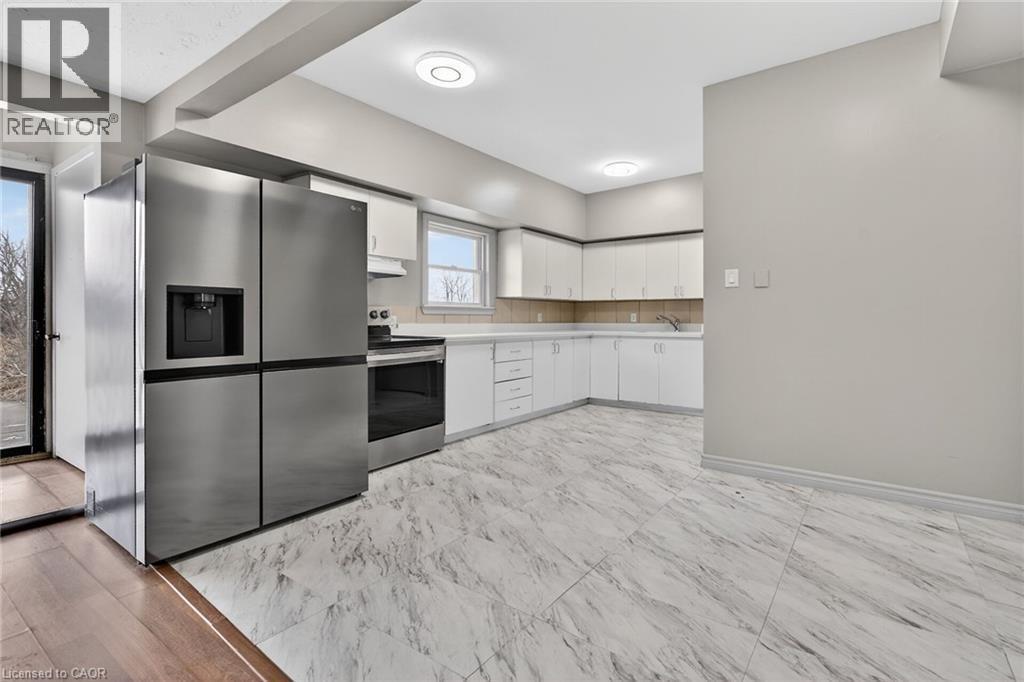 4049 Highway 6, Hamilton, ON - Indoor Photo Showing Kitchen