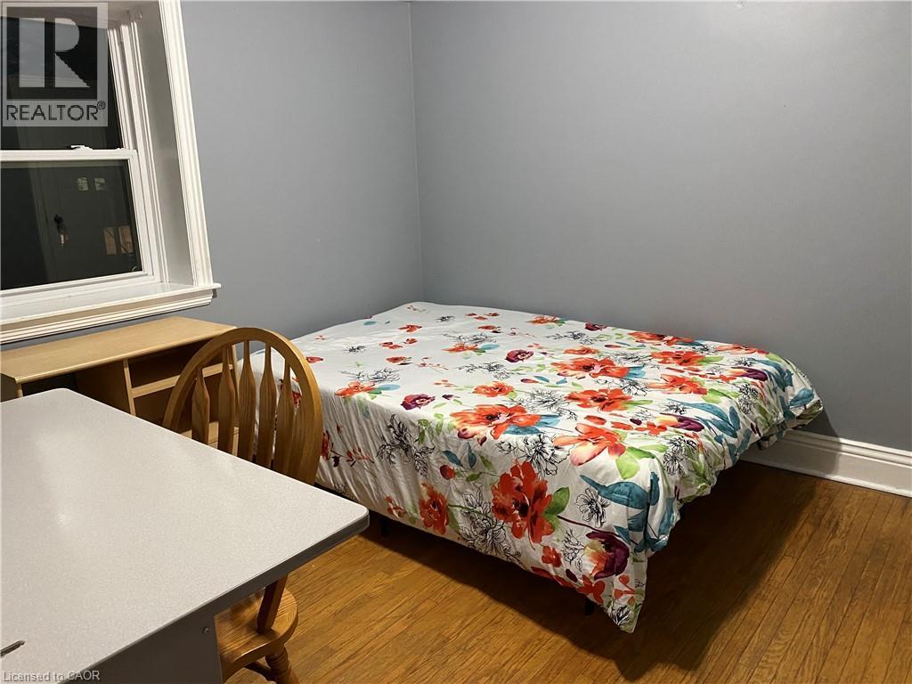 184 Arkell Street, Hamilton, ON - Indoor Photo Showing Bedroom