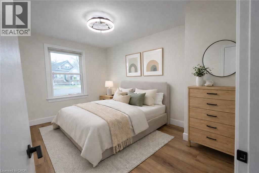 157 Tragina Avenue N, Hamilton, ON - Indoor Photo Showing Bedroom