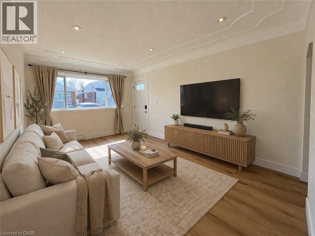 157 Tragina Avenue N, Hamilton, ON - Indoor Photo Showing Living Room