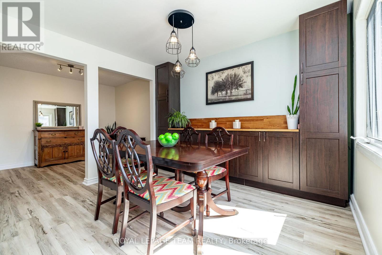 dining room built in cupboards - 28 - 28 Peary Way, Ottawa, ON - Indoor Photo Showing Dining Room