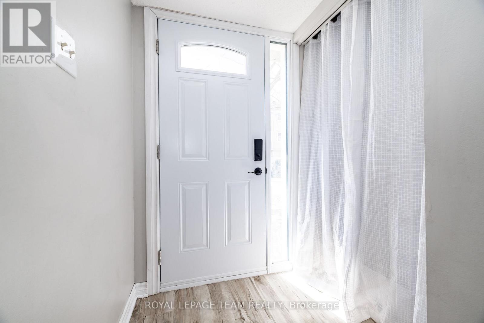 foyer wioth closet - 28 - 28 Peary Way, Ottawa, ON - Indoor Photo Showing Other Room