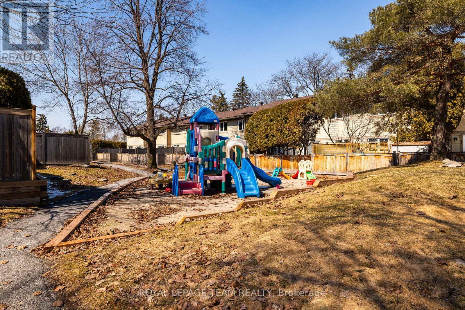 playground - 28 - 28 Peary Way, Ottawa, ON - Outdoor