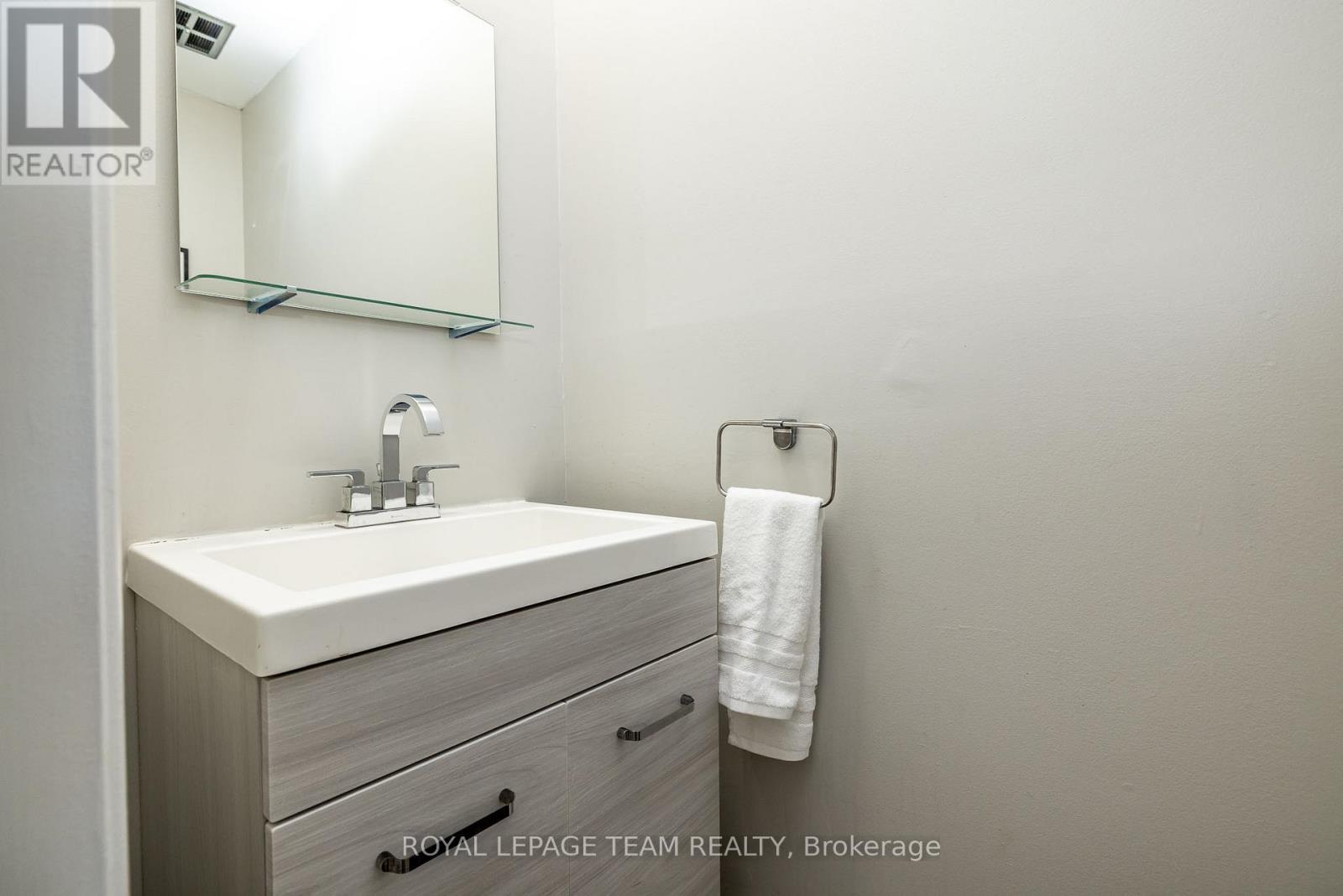 powder room - 28 - 28 Peary Way, Ottawa, ON - Indoor Photo Showing Bathroom