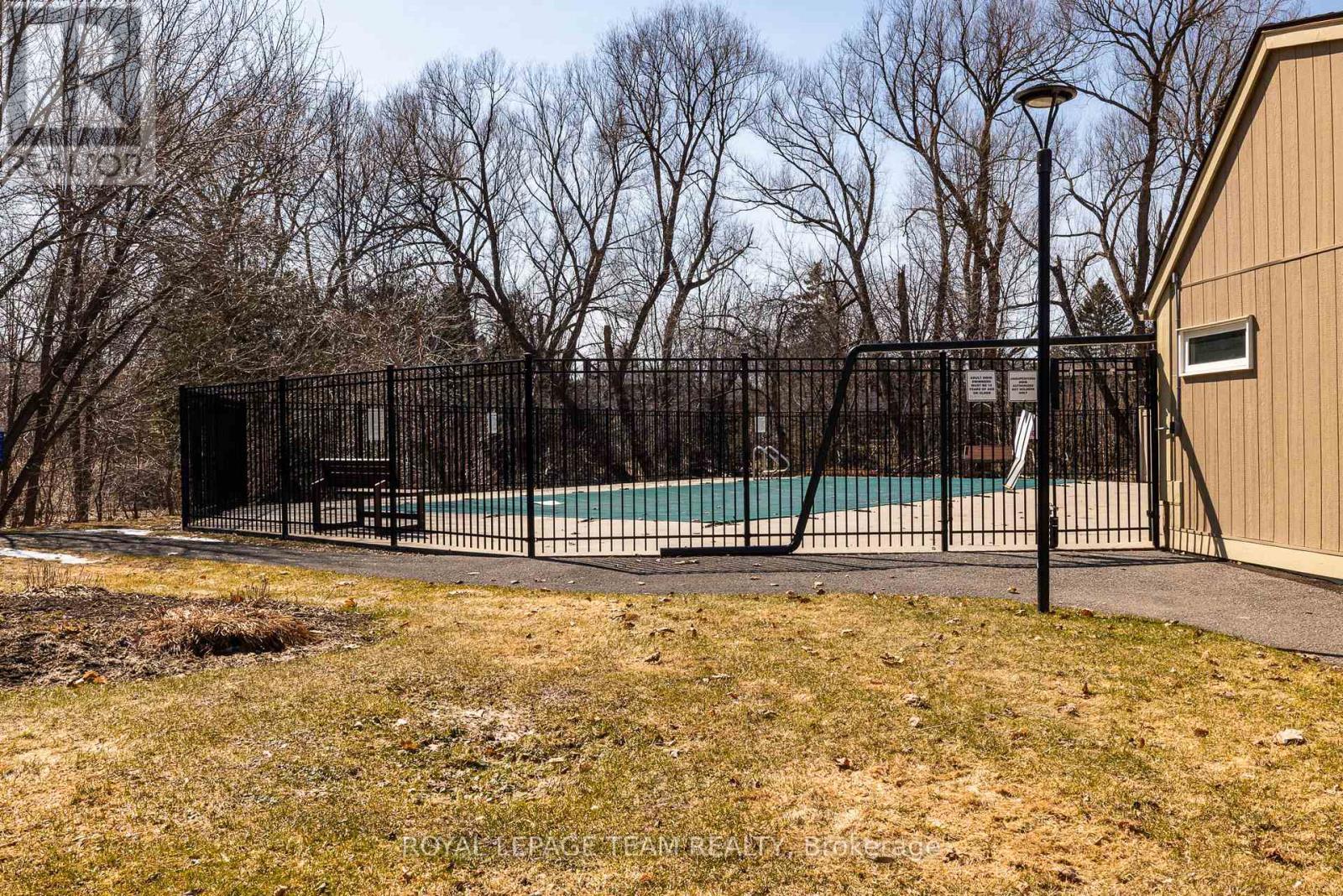 pool area - 28 - 28 Peary Way, Ottawa, ON - Outdoor