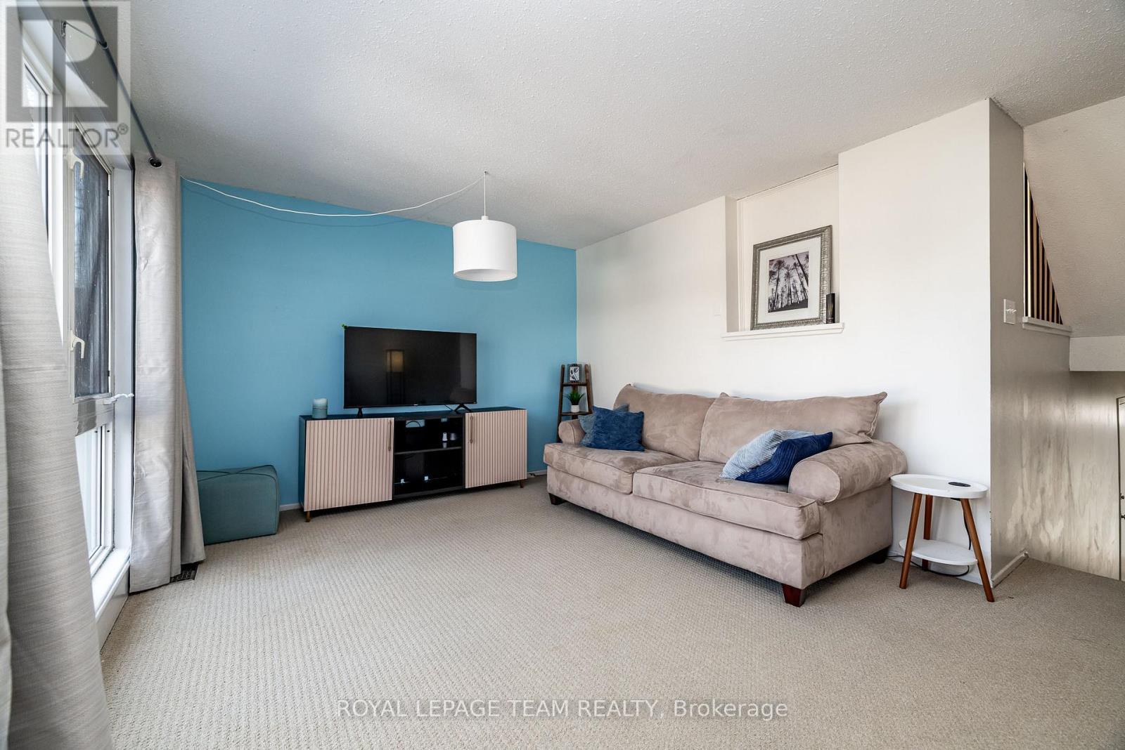 living room - 28 - 28 Peary Way, Ottawa, ON - Indoor Photo Showing Living Room