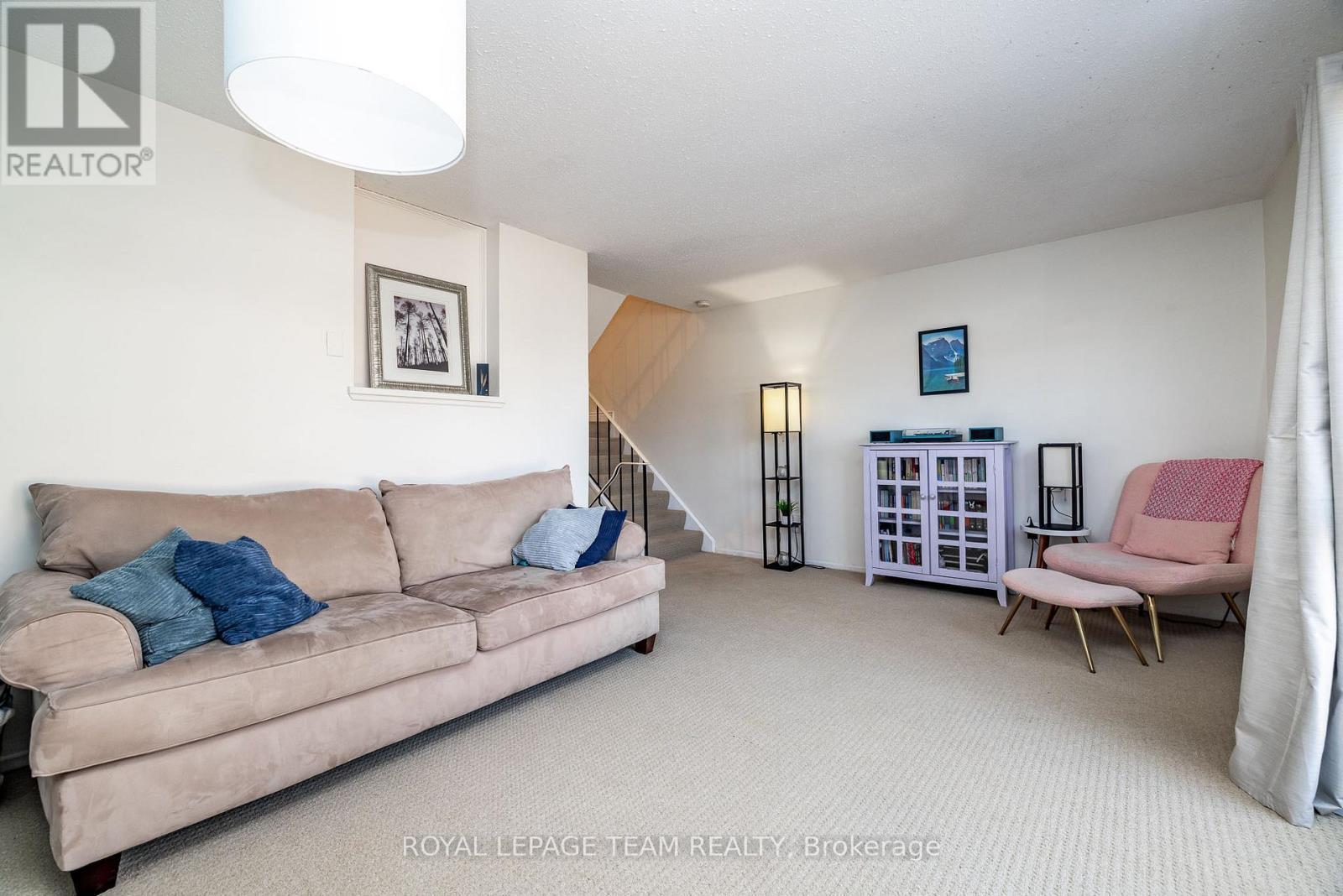 living room - 28 - 28 Peary Way, Ottawa, ON - Indoor Photo Showing Living Room