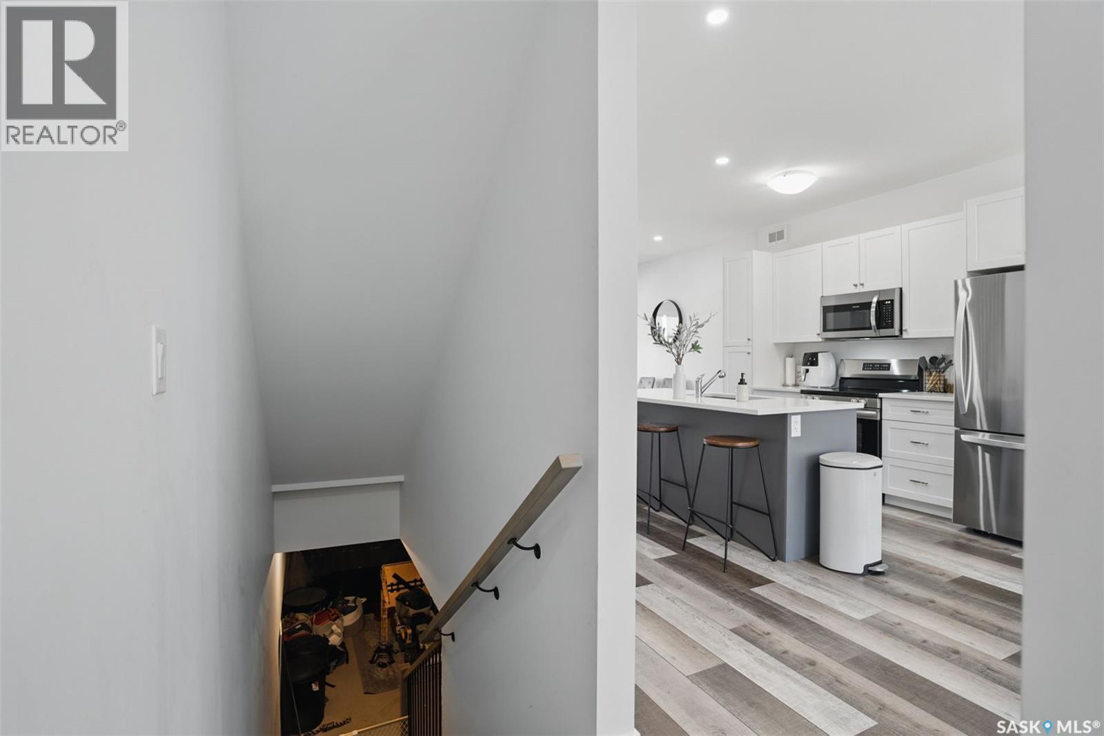 421 L Avenue S, Saskatoon, SK - Indoor Photo Showing Kitchen With Stainless Steel Kitchen