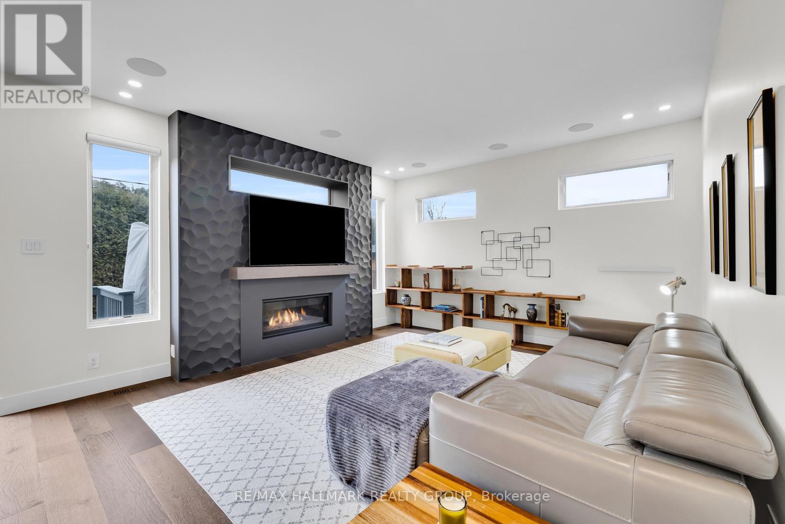 1976 Lenester Avenue, Ottawa, ON - Indoor Photo Showing Living Room With Fireplace