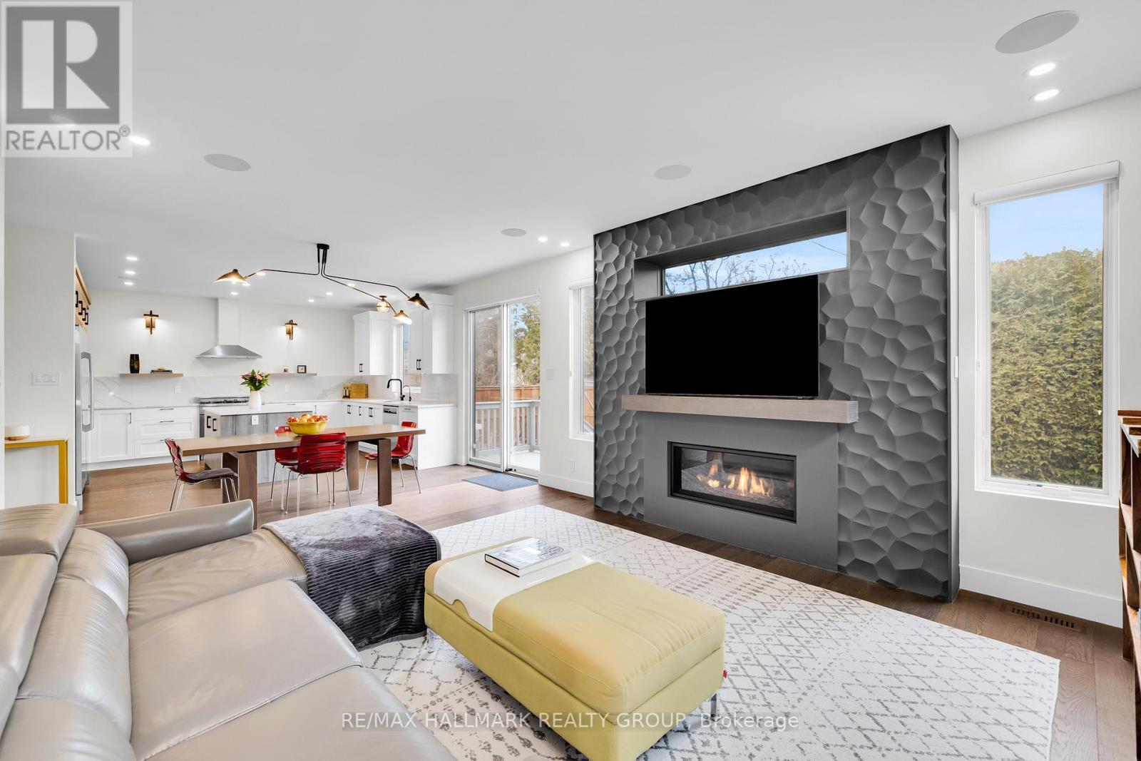 1976 Lenester Avenue, Ottawa, ON - Indoor Photo Showing Living Room With Fireplace
