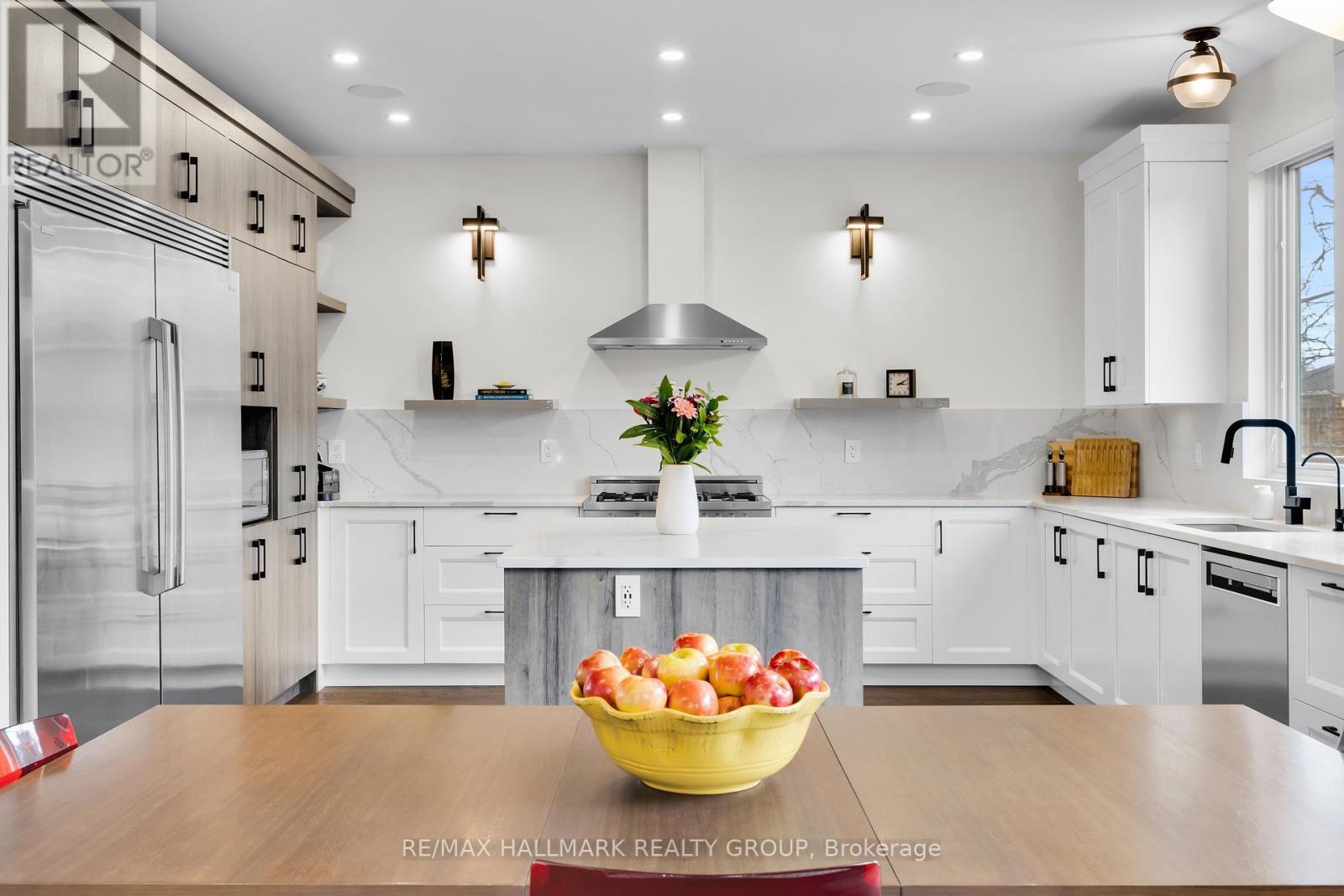 1976 Lenester Avenue, Ottawa, ON - Indoor Photo Showing Kitchen With Upgraded Kitchen