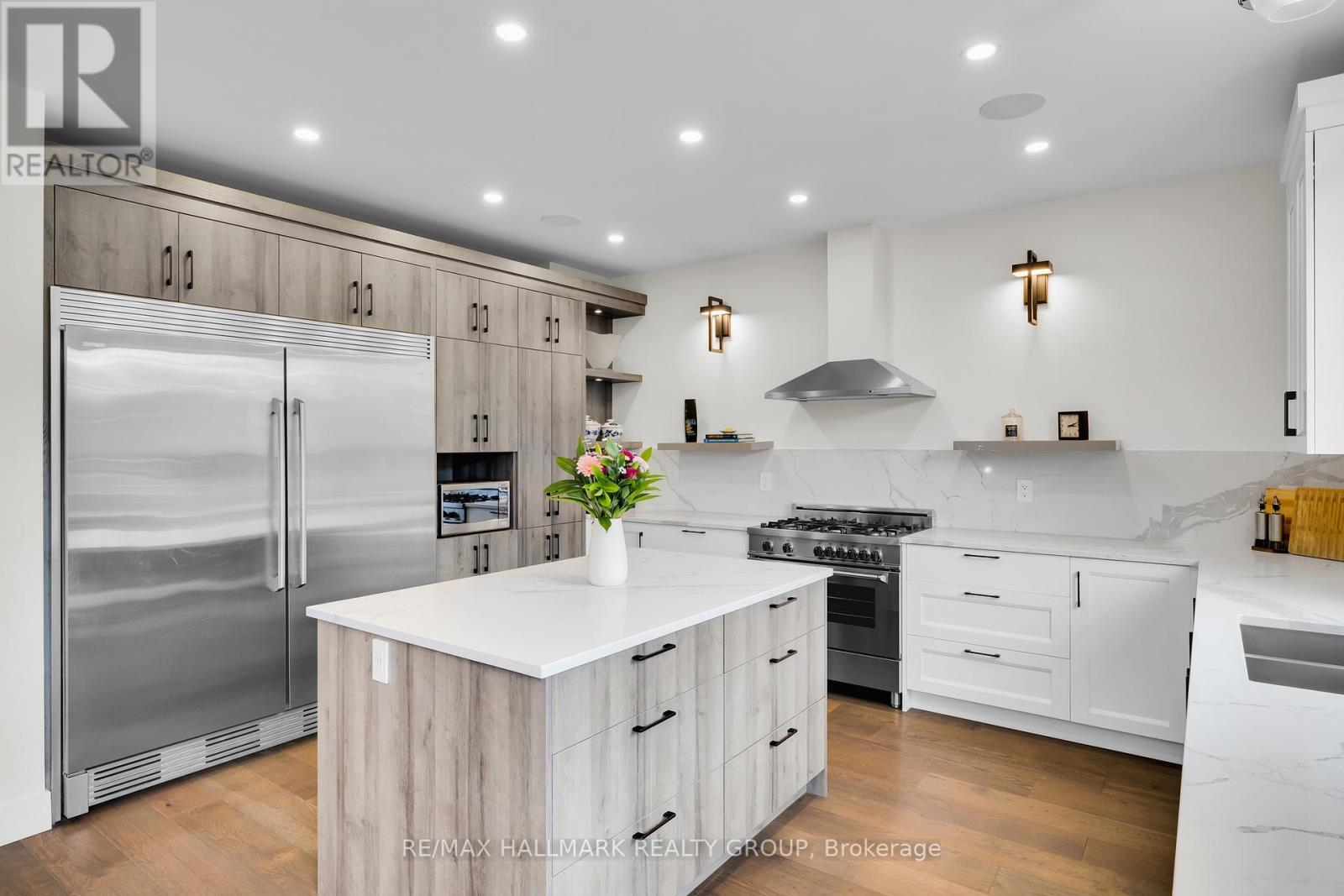 1976 Lenester Avenue, Ottawa, ON - Indoor Photo Showing Kitchen With Upgraded Kitchen
