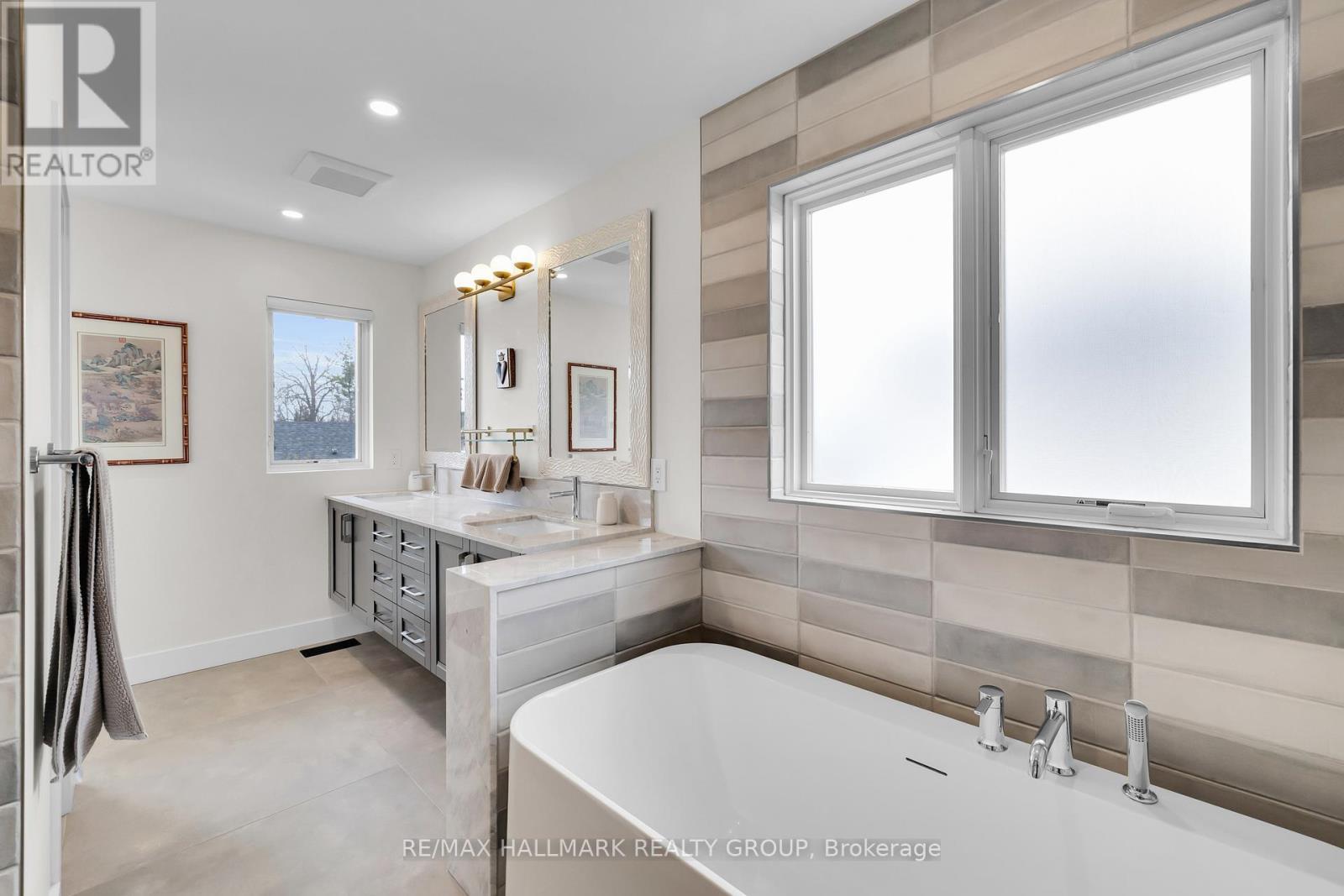 1976 Lenester Avenue, Ottawa, ON - Indoor Photo Showing Bathroom