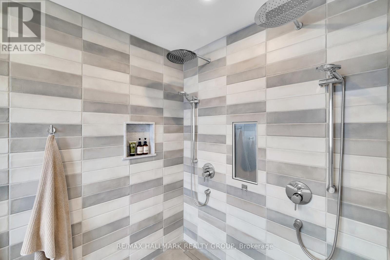 1976 Lenester Avenue, Ottawa, ON - Indoor Photo Showing Bathroom