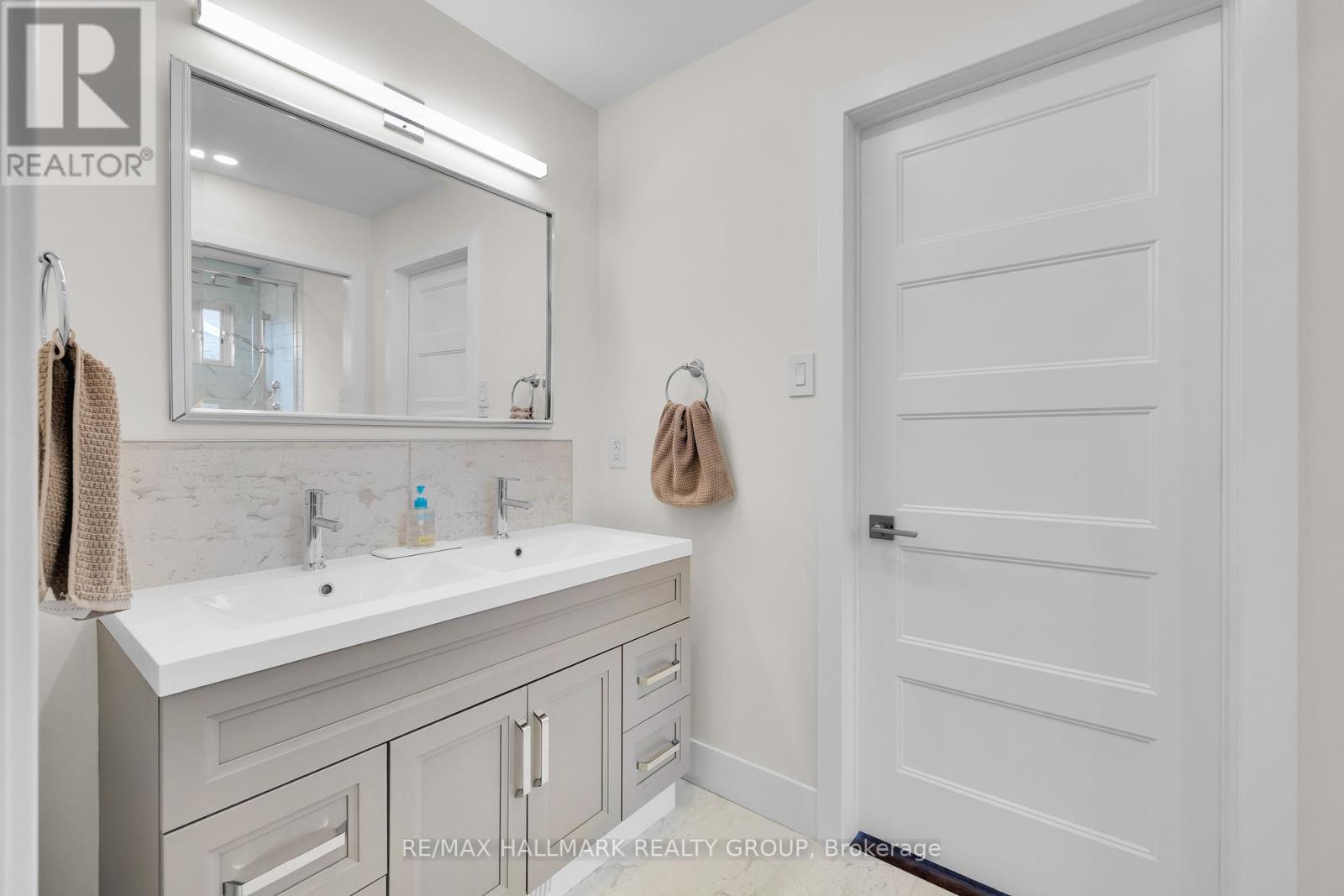 1976 Lenester Avenue, Ottawa, ON - Indoor Photo Showing Bathroom