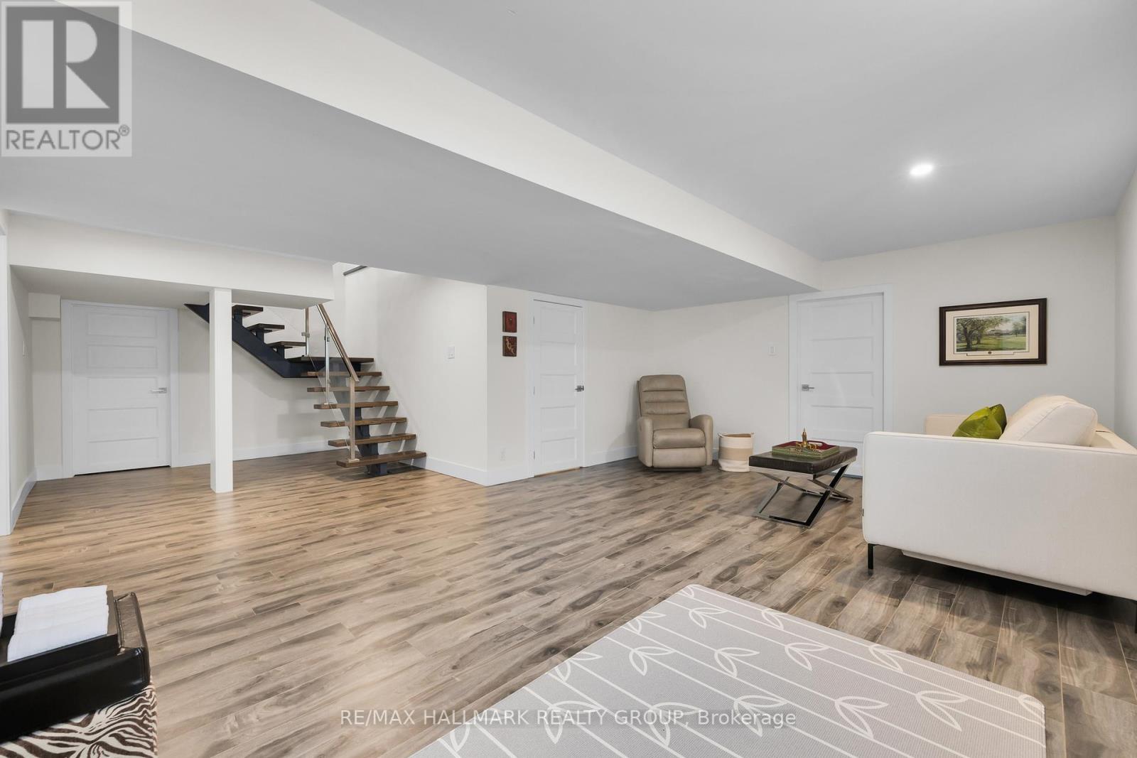 1976 Lenester Avenue, Ottawa, ON - Indoor Photo Showing Living Room